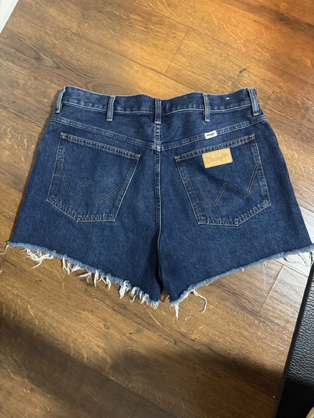 Wrangler High Rise Festival Short - Picture 2 of 3